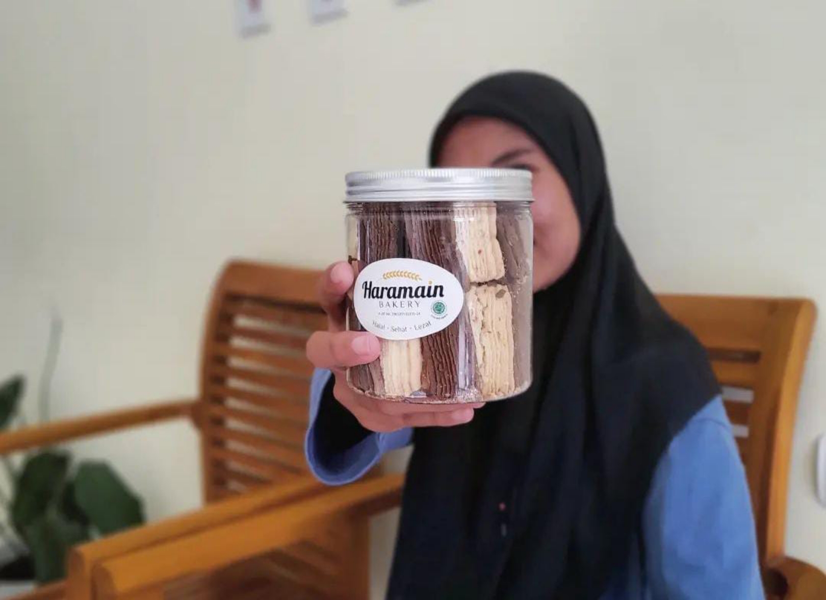 PRODUK ANDALAN: Salah satu produk yang dijual Haramain Bakery milik pondok pesantren Nurul Haramain NW di Narmada, Lombok Barat.(IST/LOMBOK POST)