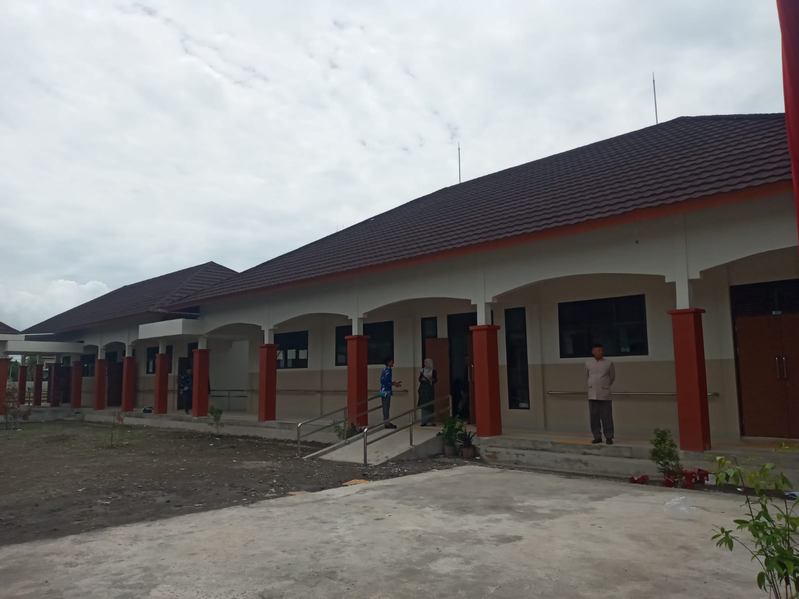 TERIMA SISWA BARU: Inilah gedung baru SLBN 3 Mataram yang akan menerima siswa dari jenjang TK sampai SMA. (ROJAI/LOMBOK POST)