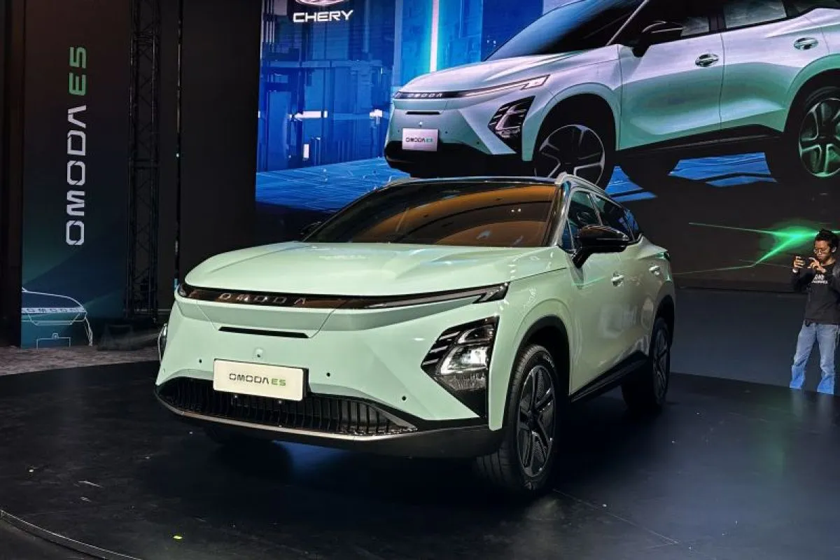 Chery Omoda E5 pada peluncuranmya di Jakarta, Senin (5/2/2024).  (foto: ANTARA)