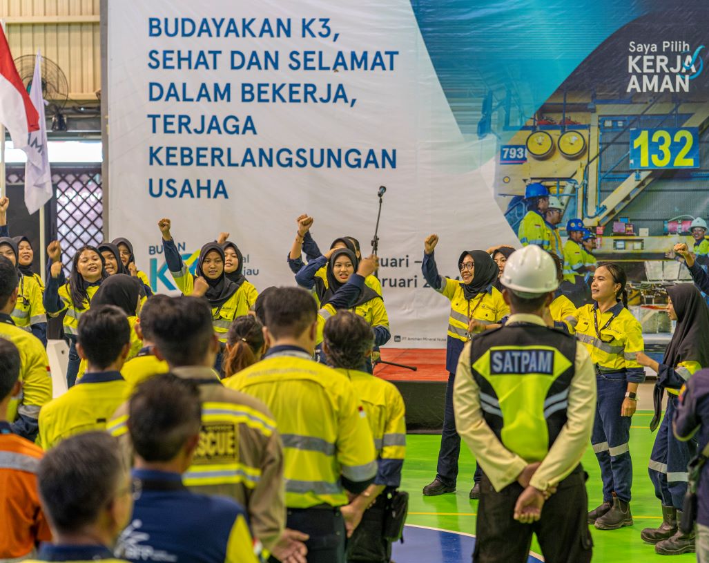 Menutup rangkaian peringatan Bulan Kesehatan dan Keselamatan Kerja (K3), PT Amman Mineral Nusa Tenggara menggelar apel penutupan pada Rabu, 21 Februari 2024 di Site Batu Hijau, Sumbawa Barat.