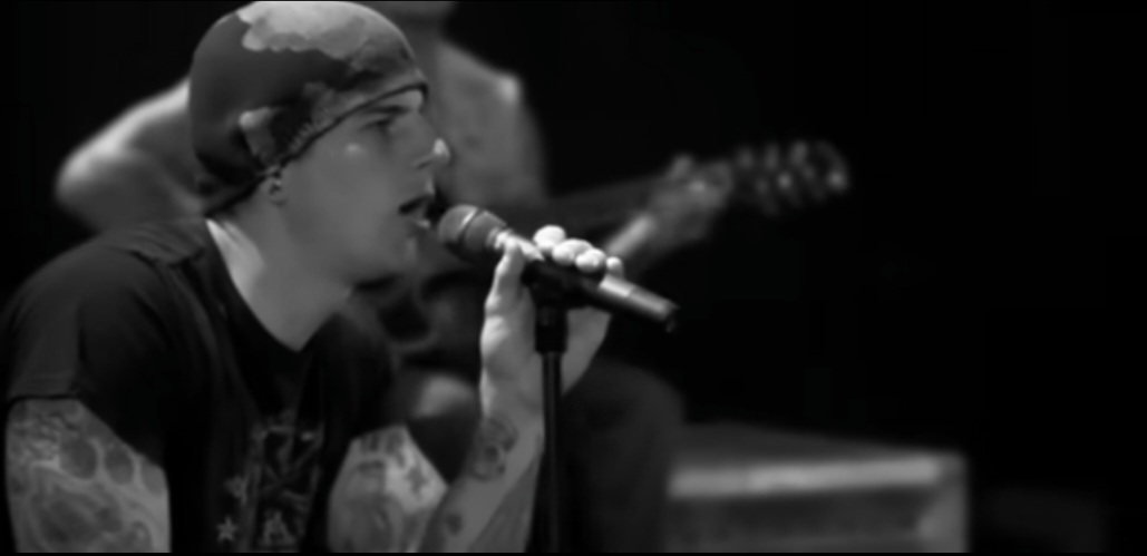 Cuplikan video klip "Dear God" milik Avenged Sevenfold. (foto: tangkapan laya youtube)