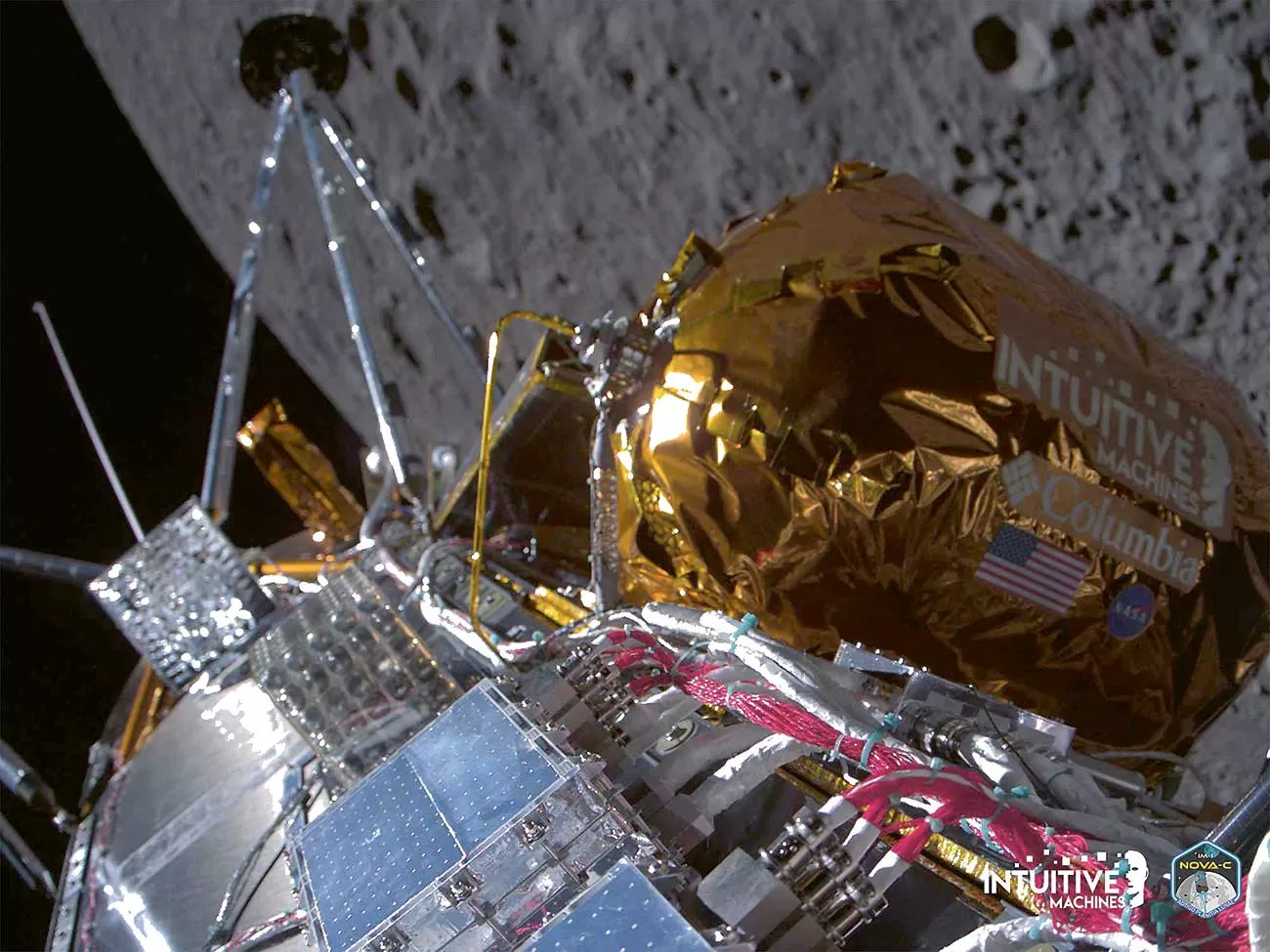 BERSAING KE SATELIT BUMI: Odysseus terbang di dekat sisi bulan setelah melewati orbit dalam misi IM-1 (21/2). (AFP)