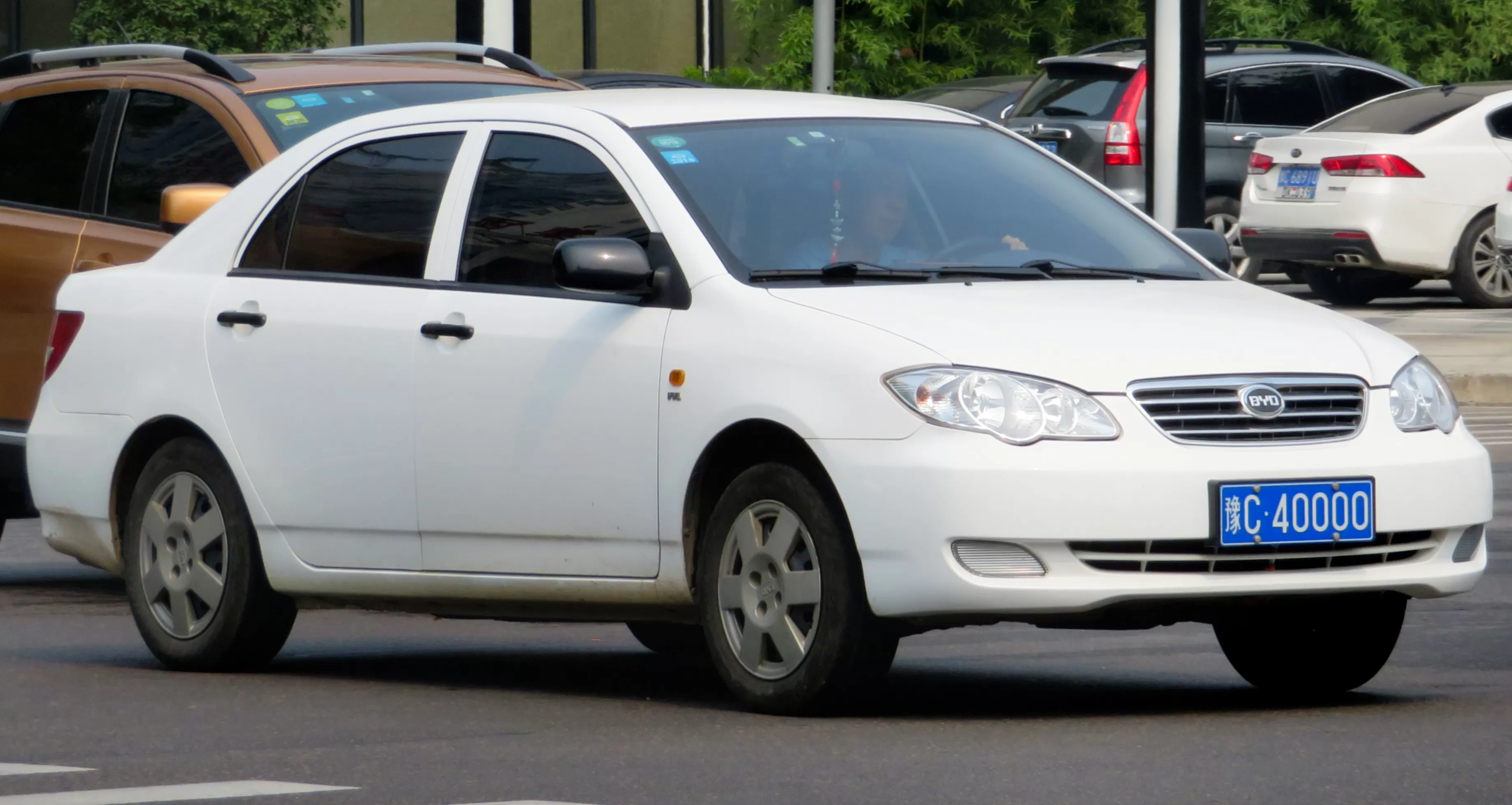BYD F3 mobil pertamakali yang diproduksi menggunakan mesin bensin. (Foto:Wikipedia)