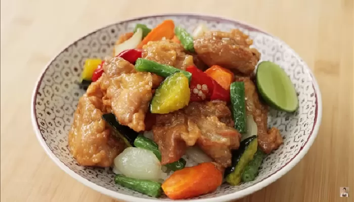 Resep ayam goreng madu mentega / YouTube @Devina_Hermawan