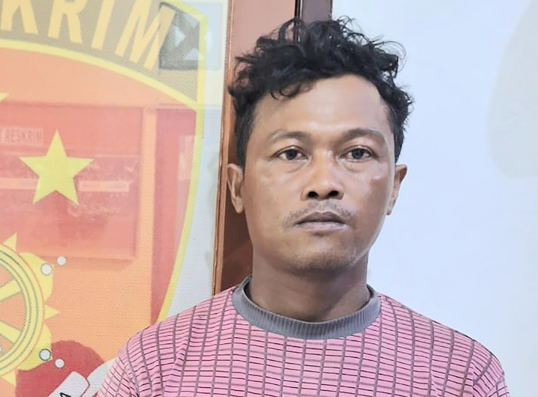 Terduga pelaku pencuri besi proyek Bendungan Meninting berinisial SU, 41 tahun.