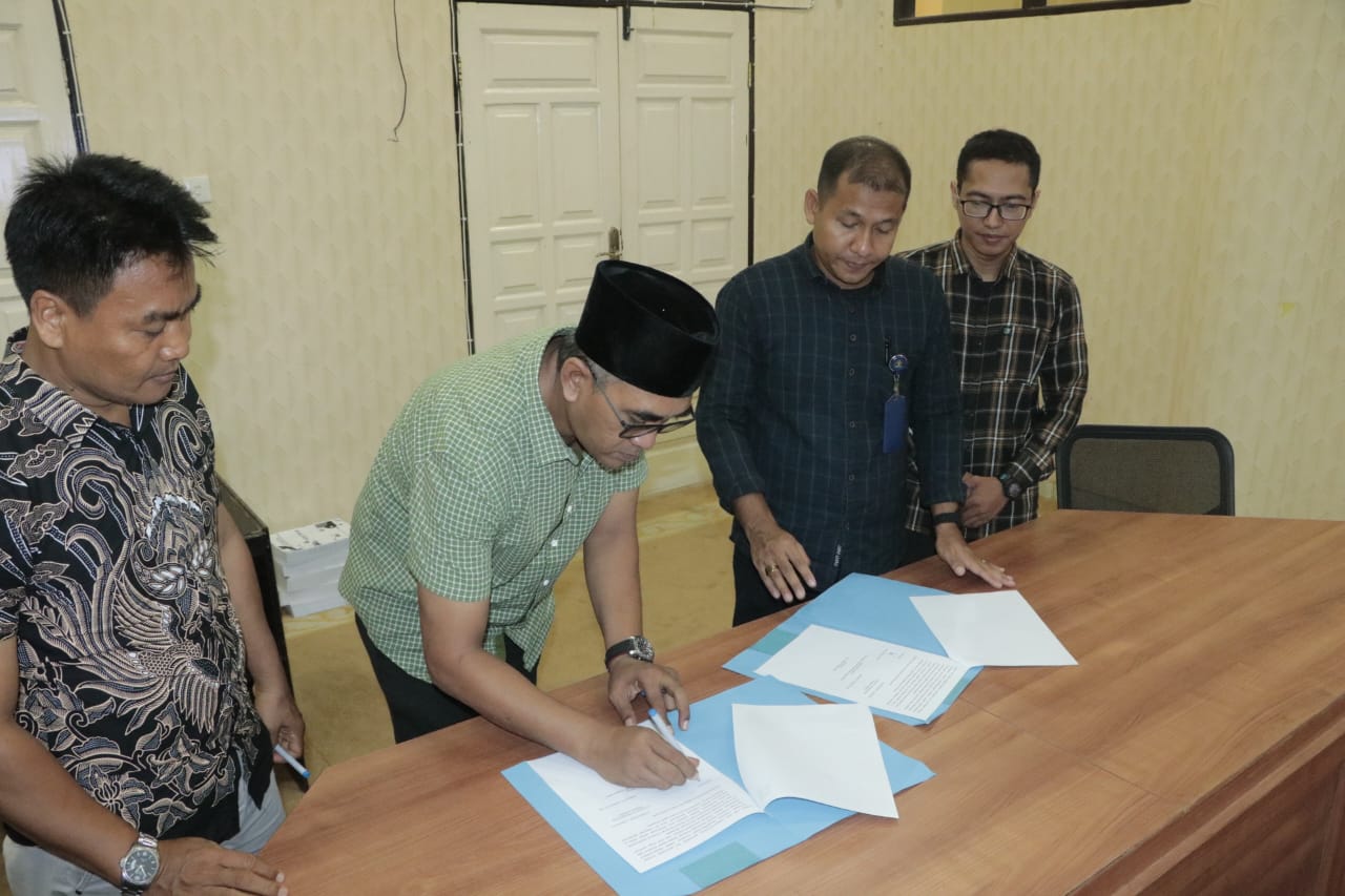 Kanwil Kemenkumham NTB mengikuti Penandatanganan Berita Acara Pengharmonisasian Rancangan Peraturan Daerah Kabupaten Sumbawa Barat (KSB), di Ruang Rapat DPRD Kabupaten Sumbawa Barat, Kamis (7/3).