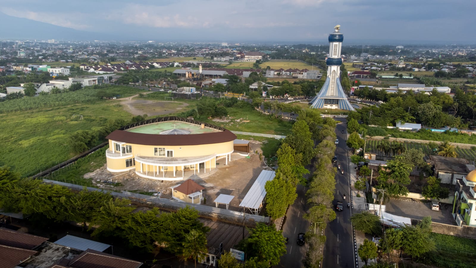 Bangunan Arpus Kota Mataram terlihat dari atas.