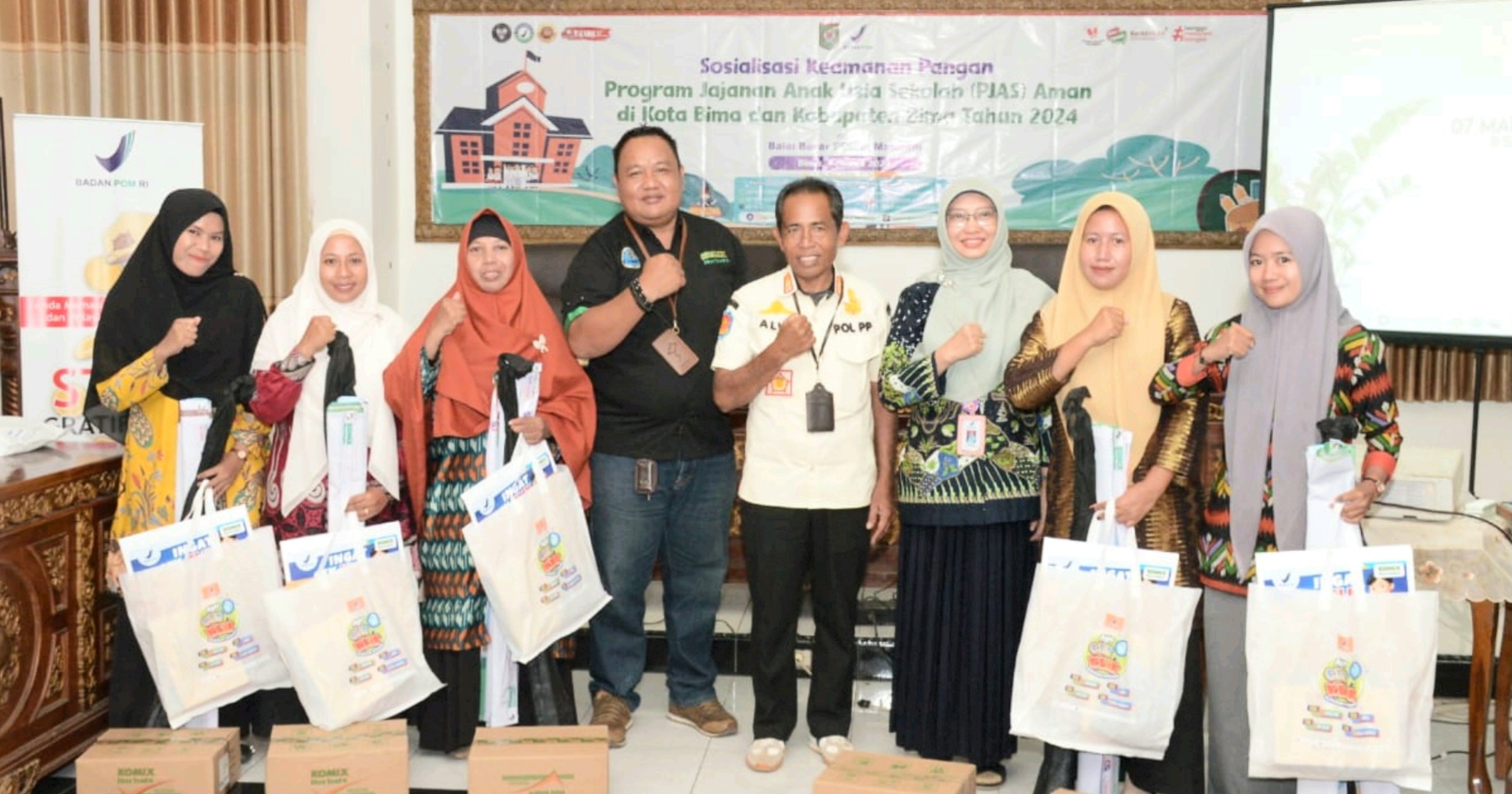 KOLABORASI: Komix Herbal berkolaborasi bersama BPOM Mataram menyelenggarakan kegiatan sosialisasi keamanan pangan dan bahaya penyalahgunaan obat-obatan di Bima dan Dompu.