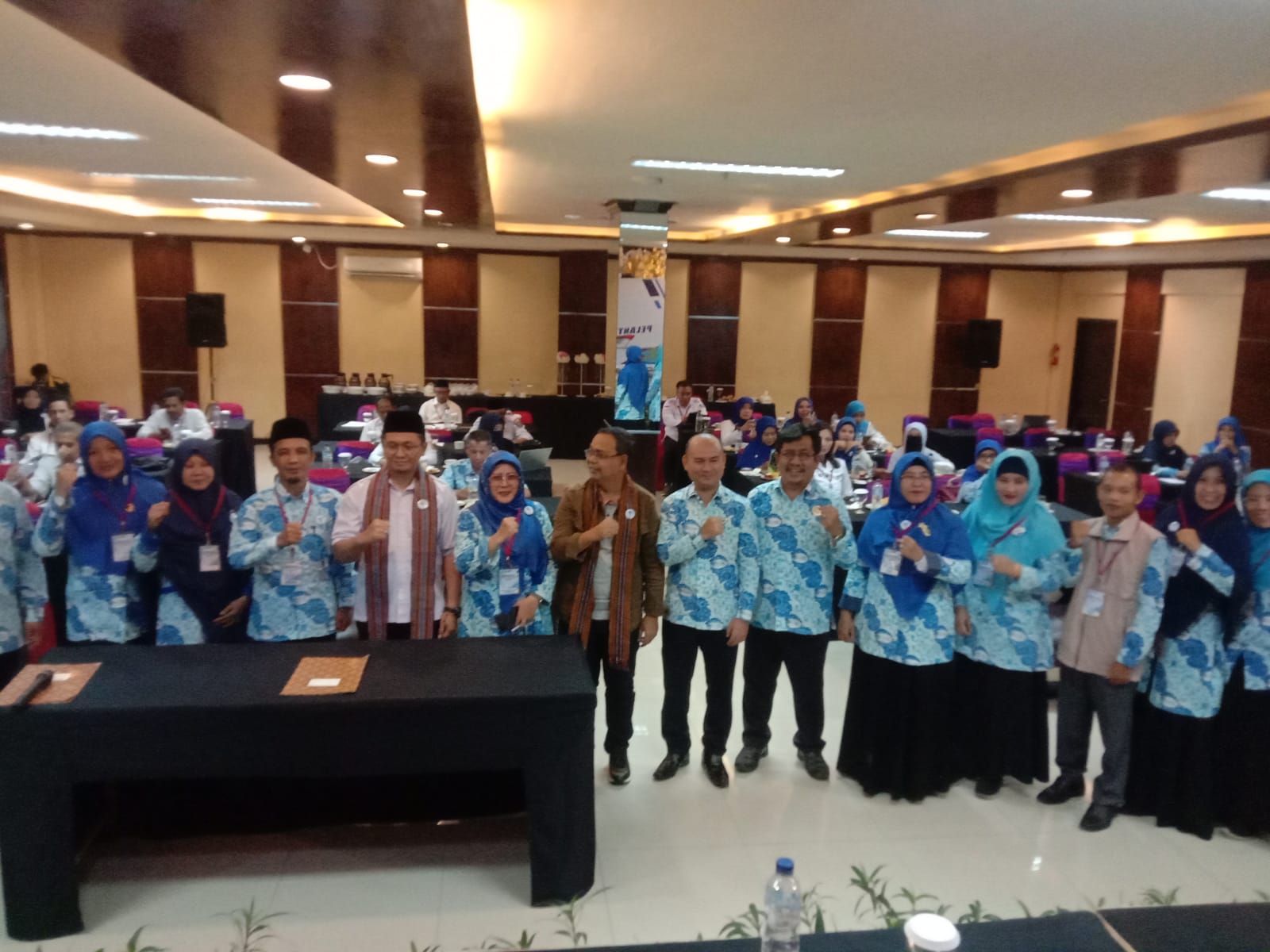 RAKERWIL: Pengurus IGI kabupaten/kota dan NTB saat Rakerwil di Hotel Grand Madani, Mataram, pekan lalu. (IGI NTB FOR LOMBOK POST)