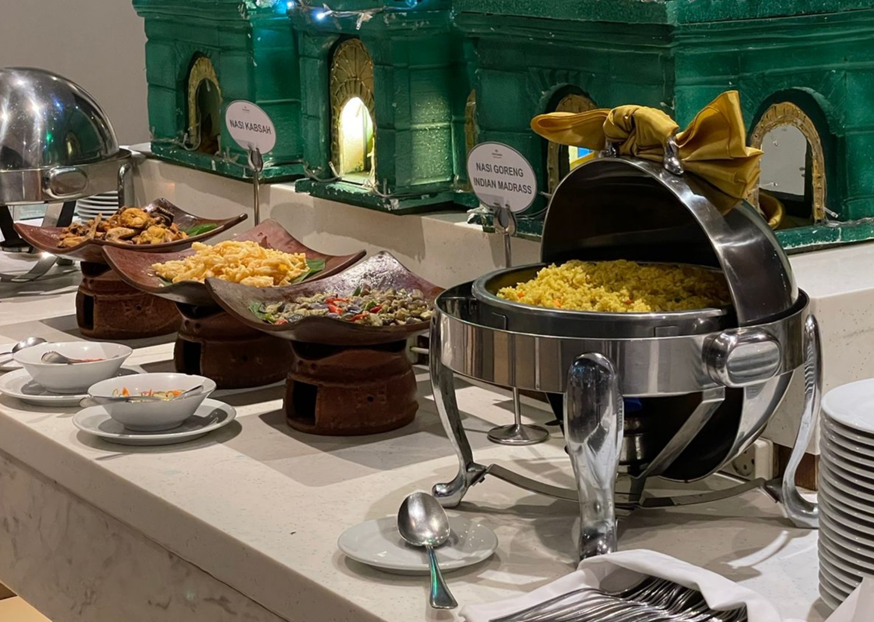 SPECIAL CORNER: Menu khas Timur Tengah yang menjadi special corner program Ramadan Feast Hotel Santika Mataram.(IST/LOMBOK POST)