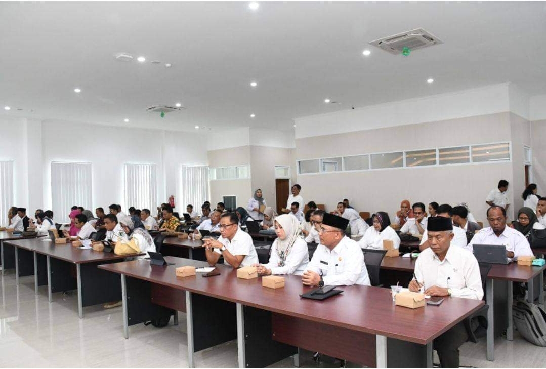 IKUTI KEGIATAN: Beberapa pegawai KLU mengikuti salah satu kegiatan Pemda di Tanjung, belum lama ini. (PROKOPIM FOR LOMBOK POST)
