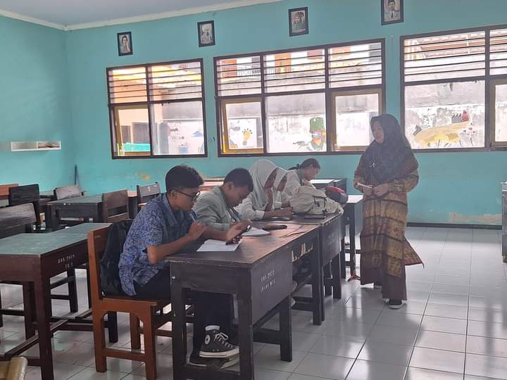 PEMBINAAN OSN: Sejumlah siswa SMAN 4 Mataram mengikuti pembinaan OSN di sekolah setempat, belum lama ini.(JAUHARI FOR LOMBOK POST)