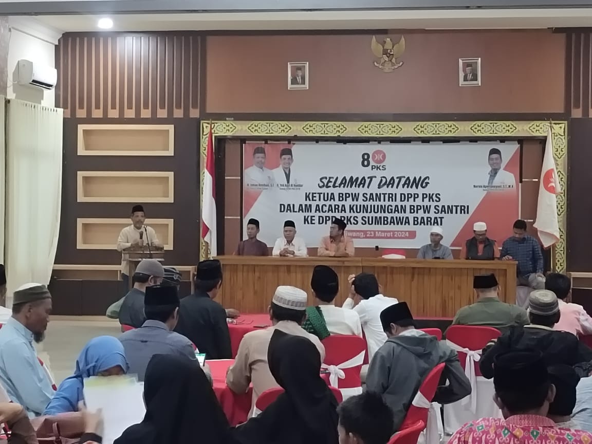 Ketua BPW DPP PKS Bali Nusra Johan Rosihan saat silaturahmi dengan pengurus PKS, Sabtu akhir pekan lalu. Dalam silaturahmi ini, PKS secara resmi menyampaikan arah dukungannya untuk Pilkada KSB mendata