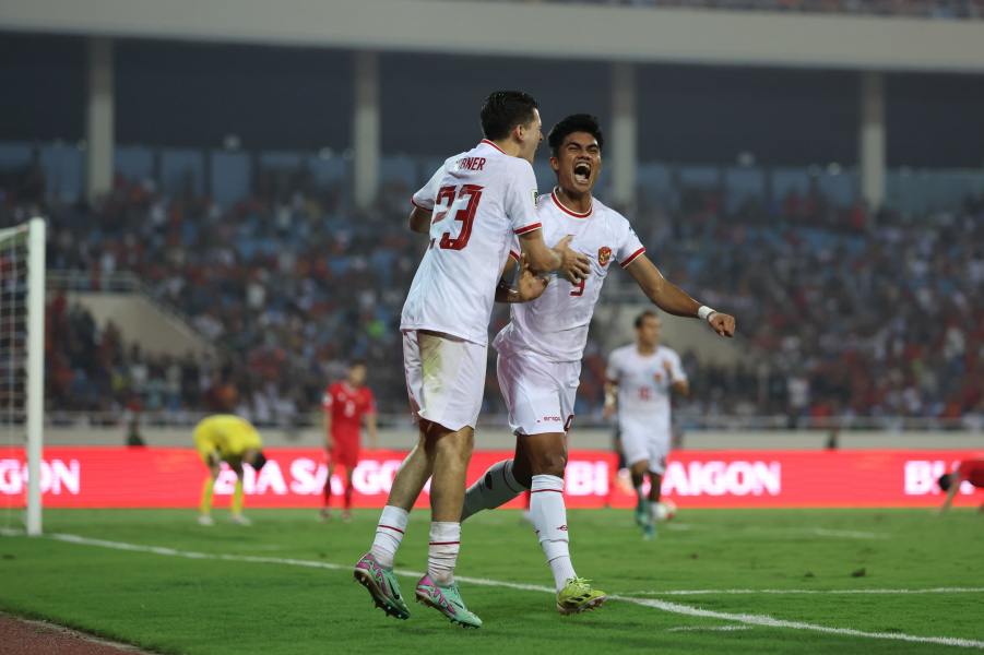 SUBUR: Striker Timnas Indonesia melakukan selebrasi usai mencetak gol ke gawang Timnas Vietnam, Selasa (26/3).