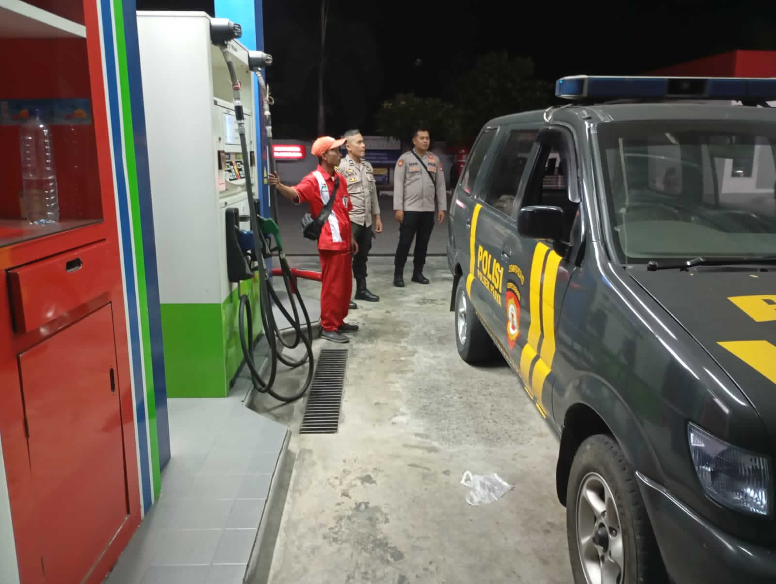 Polres Loteng patroli dialogis ke sejumlah SPBU menjelang mudik lebaran.
