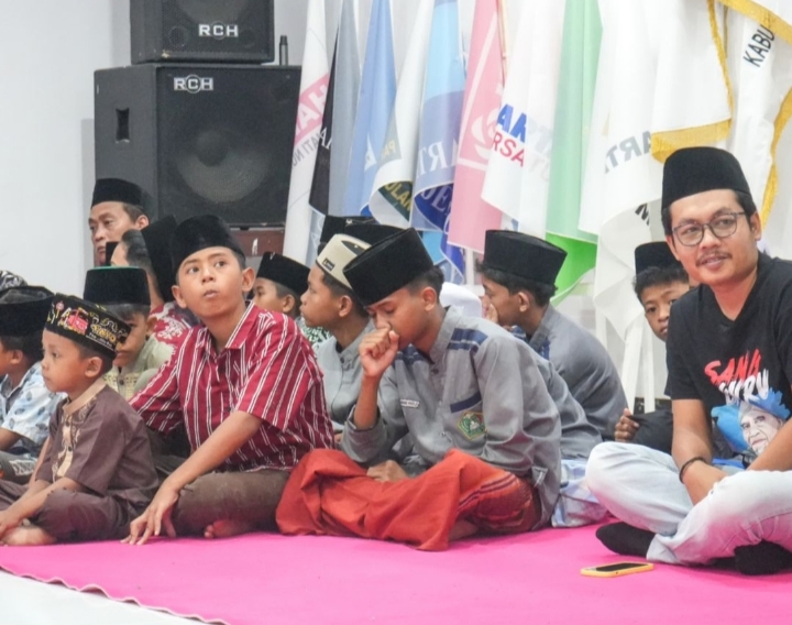 Berbagi kebahagian, KPU Lombok Tengah berbuka puasa bersama puluhan anak yatim piatu.