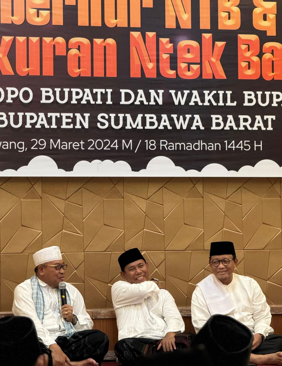 SAFARI RAMADAN: PJ Gubernur NTB Lalu Gita Ariadi saat melaksanakan safari Ramadhan di KSB. (FOTO: FARUK/LOMBOK POST)