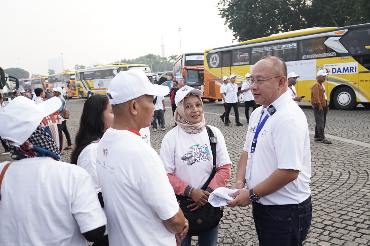 Direktur Operasi ITDC Troy Reza Warokka untuk melepas keberangkatan bus mudik ITDC dengan rute Jakarta menuju Yogyakarta.