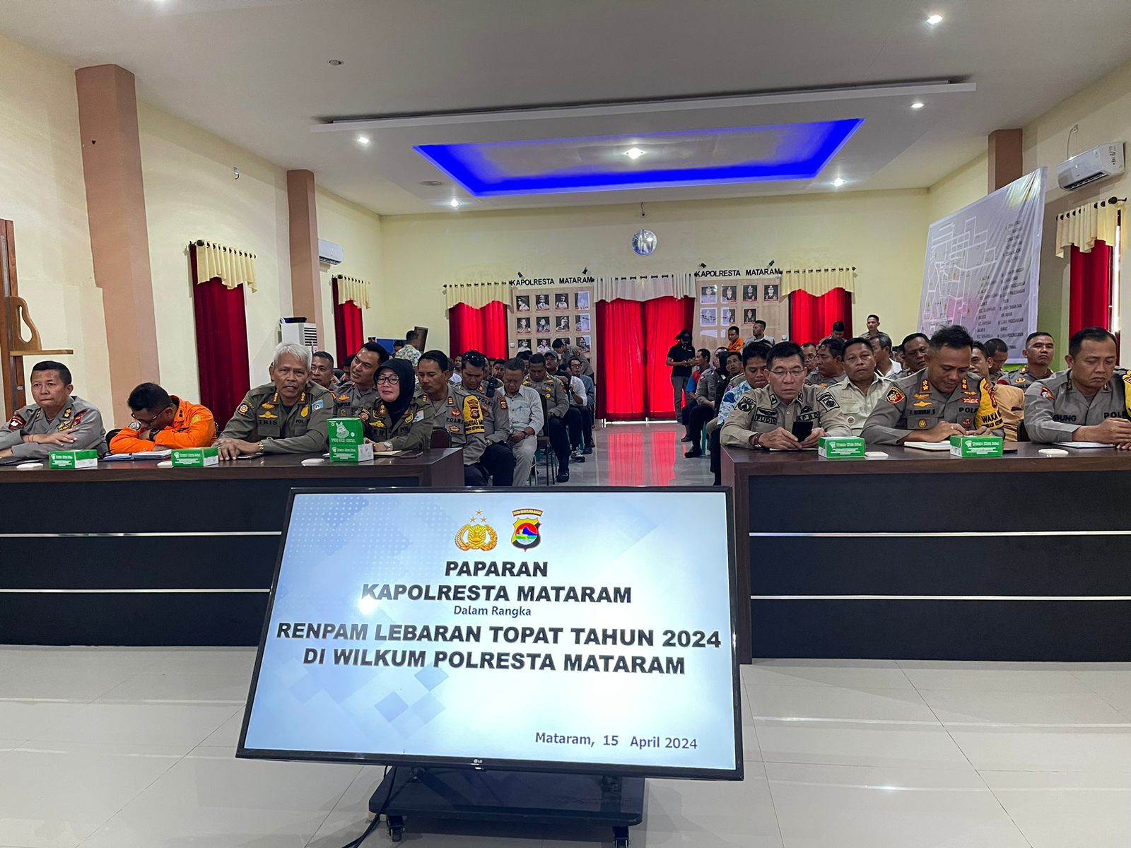 TERTIB: Suasana rapat koordinasi persiapan Lebaran Topat di Kota Mataram, Senin (15/4). (FOTO: IST)