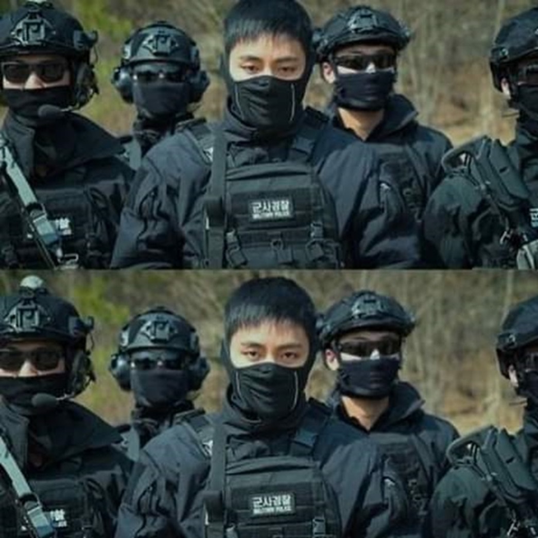 V BTS dalam video meeting pelatihan korps angkatan darat.