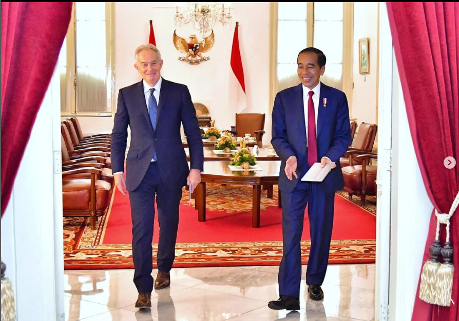 Momen pertemuan Presiden Joko Widodo dengan mantan PM Inggris Tony Blair. (tangkapan layar IG Jokowi)