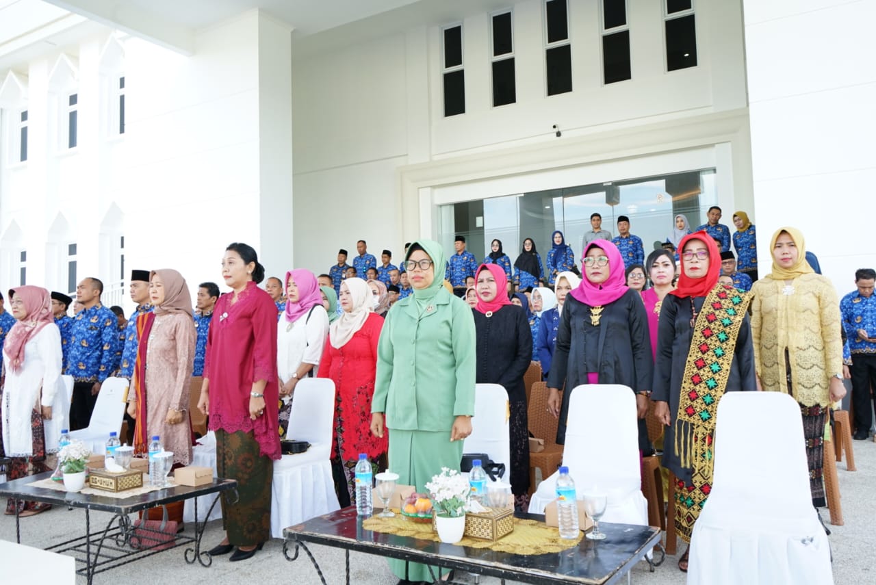HARI KARTINI: Pemkab Lombok Utara menggelar eringatan Hari Kartini yang dirangkaikan dengan upacara paripurna