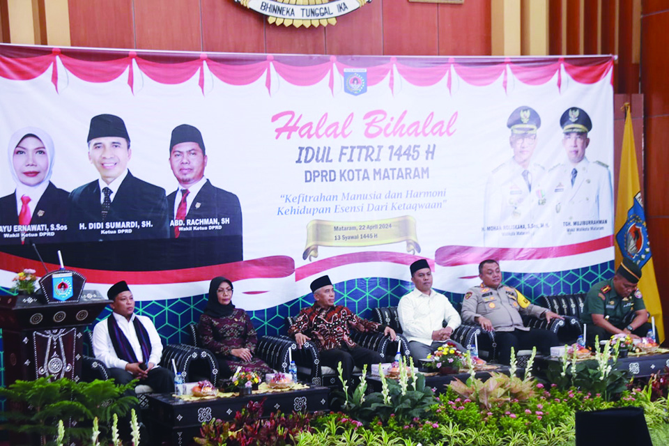 SEJUK: Unsur Pimpinan DPRD Kota Mataram dan Forkopimda Kota Mataram saat acara halalbihalal, kemarin (22/4).