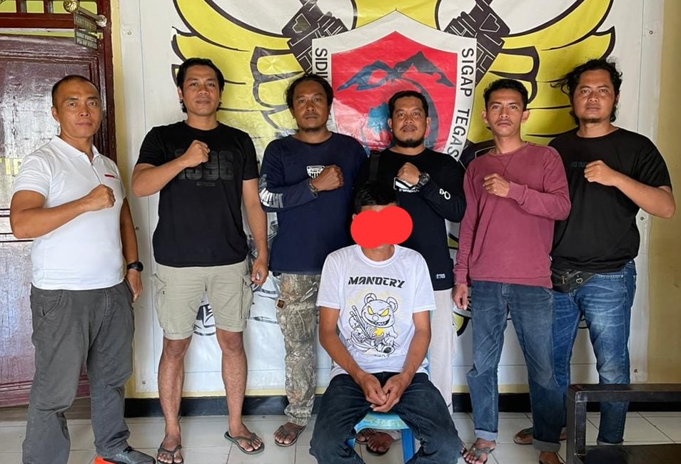 DIAMANKAN: Tersangka pembunuhan Wawan Setiawan diamankan di Polres Bima