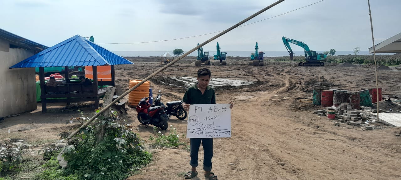 DEMO PENOLAKAN: Warga Desa Kiwu, Kecamatan Kilo, Kabupaten Bima menolak keberadaan tambak udang PT ABB di desa setempat, Kamis (25/4).