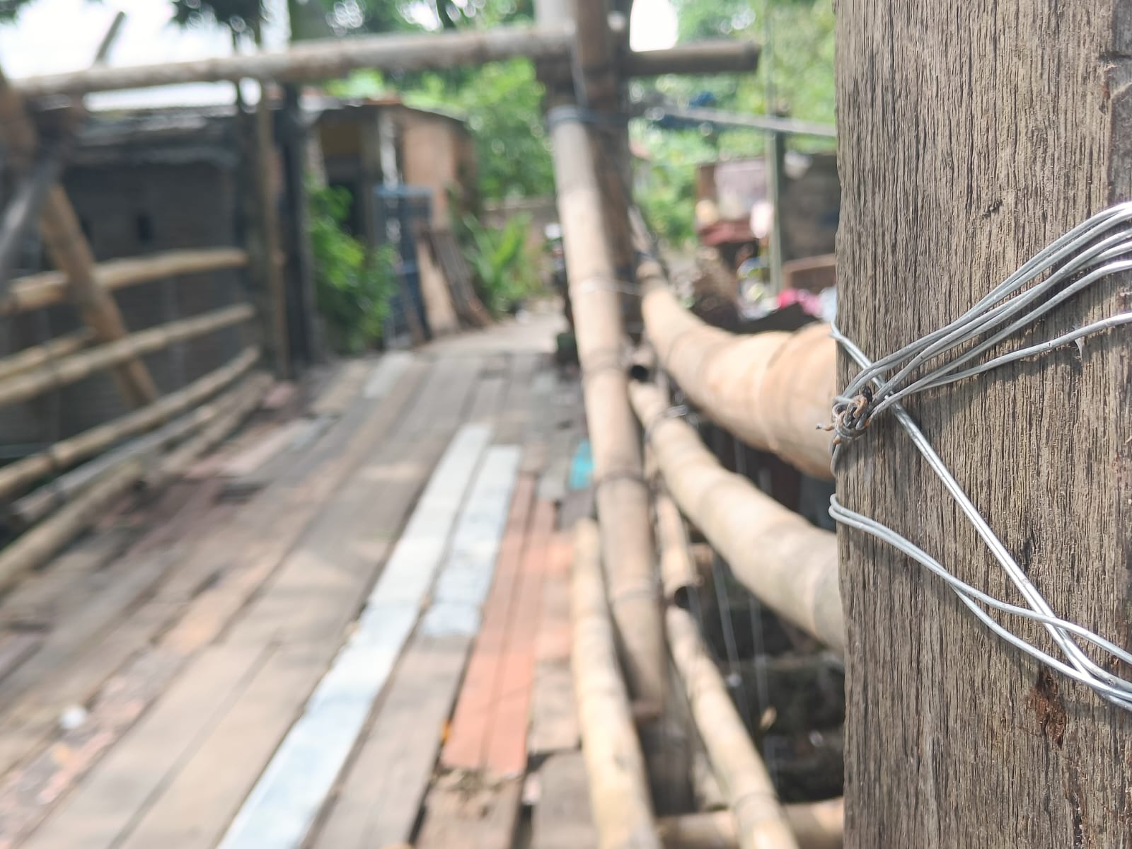 ANGIN SEGAR: Kondisi jembatan Remora dari bambu di kampung Remora, Kelurahan Taman Sari, Kecamatan Ampenan, Kota Mataram.