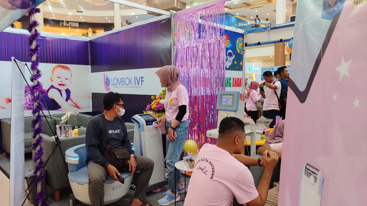 TERAPI: Salah satu layanan fisioterapi milik RSUD Kota Mataram untuk meningkatkan kesehatan otot-otot dasar panggul.