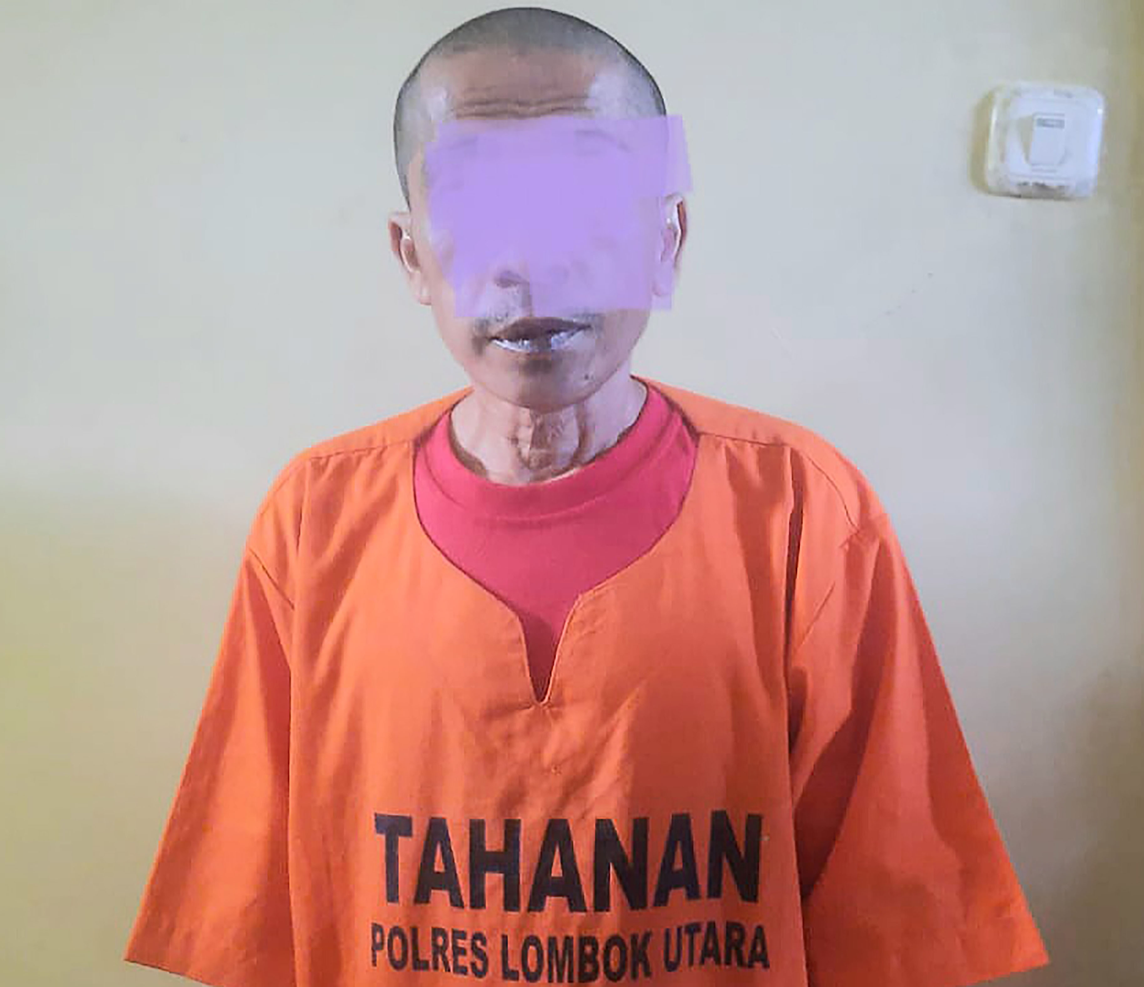 Pelaku rudapaksa anak berinisial S, 47 tahun, ditahan di Polres Lombok Utara.