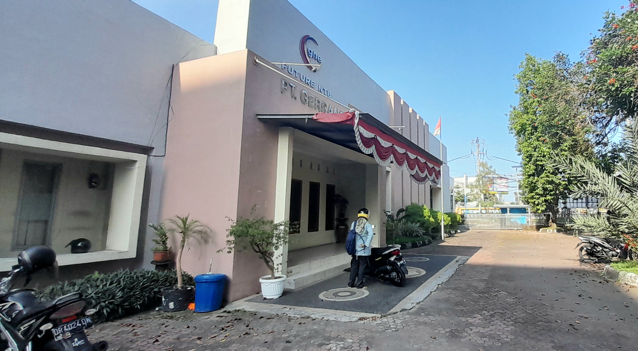 Kantor PT GNE di Jalan Selaparang Mataram. Dirut BUMD milik Pemprov NTB ini ditetapkan sebagai tersangka kasus penyediaan air bersih di Gili Trawangan.