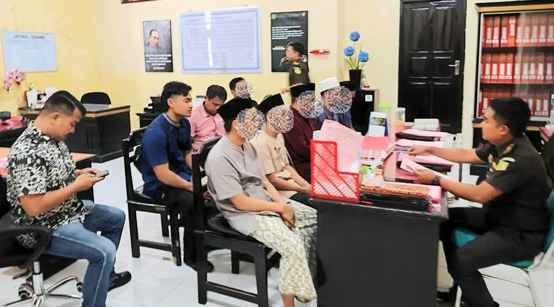 Lima tersangka pembakaran pipa SPAM Pantai Selatan di Desa Lendang Nangka Utara dilimpahkan ke Kejaksaan Negeri Lotim, Kamis (2/5).
