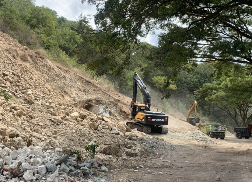 PENGERJAAN: Proyek pertambangan yang sedang dikerjakan di Desa Perampuan, Labuapi.