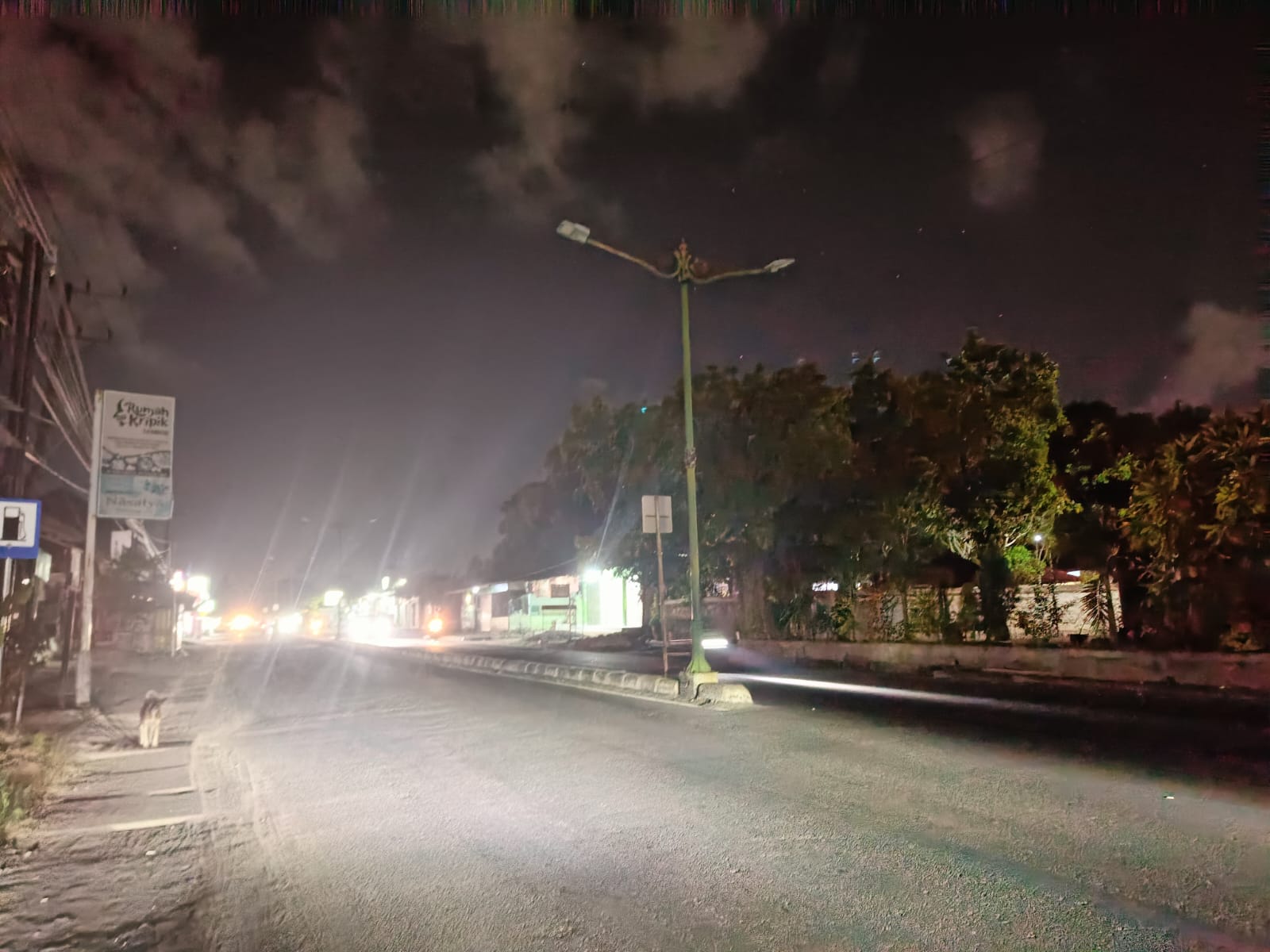 GELAP GULITA: PJU di ruas jalan Bung Karno, Kota Mataram mati pada Minggu malam.