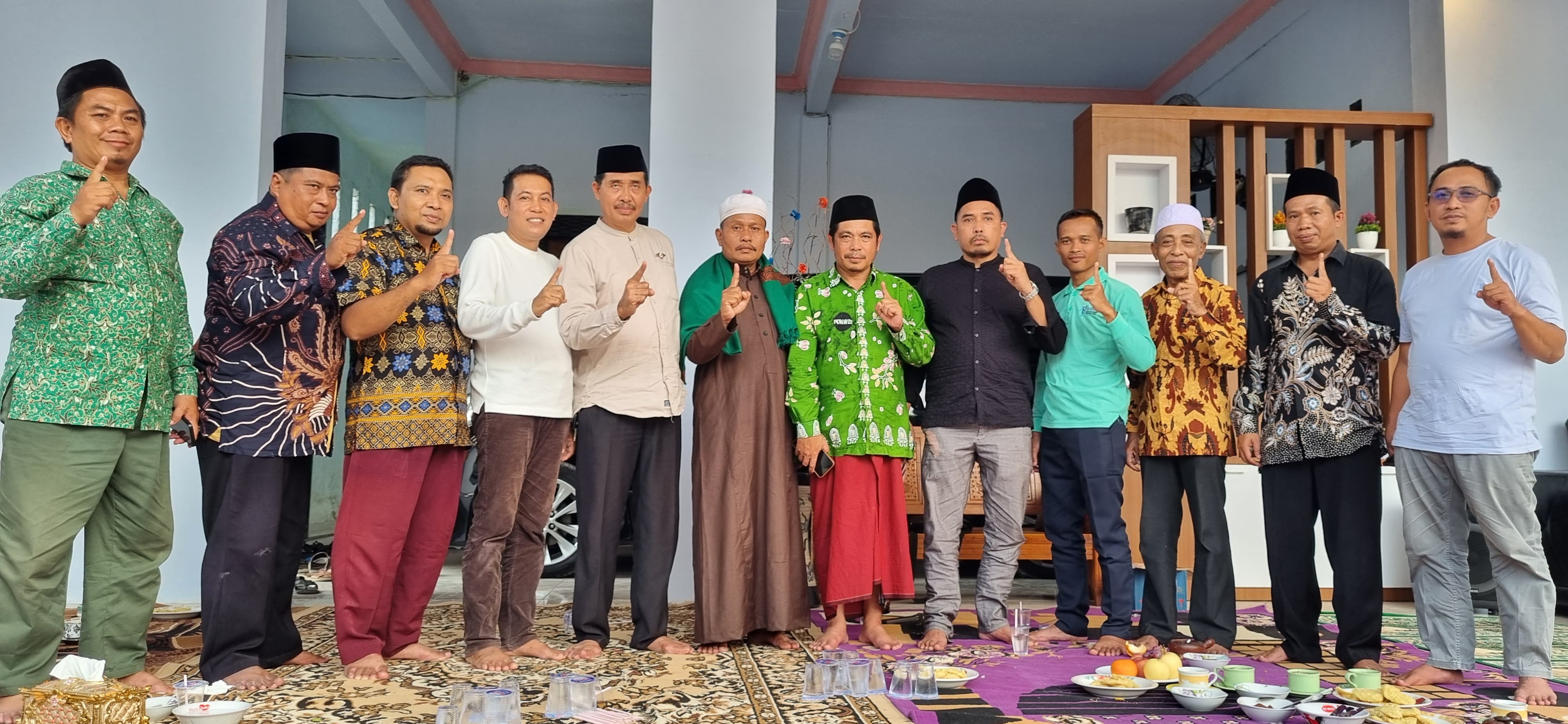 DUKUNG PENUH: Pengurus Fungsionaris DPD Perindo Lobar mendukung penuh Sitti Rohmi Djalilah sebagai bacagub NTB dalam Pilgub NTB, Sabtu (11/5).