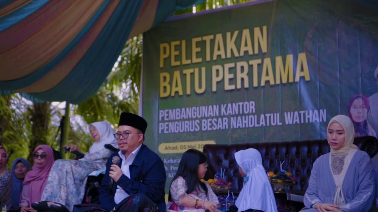 PELAKSANAAN: Pengurus Besar Nahdlatul Wathan (PBNW) saat melakukan peletakan batu pertama pembangunan kantor pusat&nbsp;PBNW di Ibu Kota Nusantara (IKN). (FOTO: HUMAS PBNW).