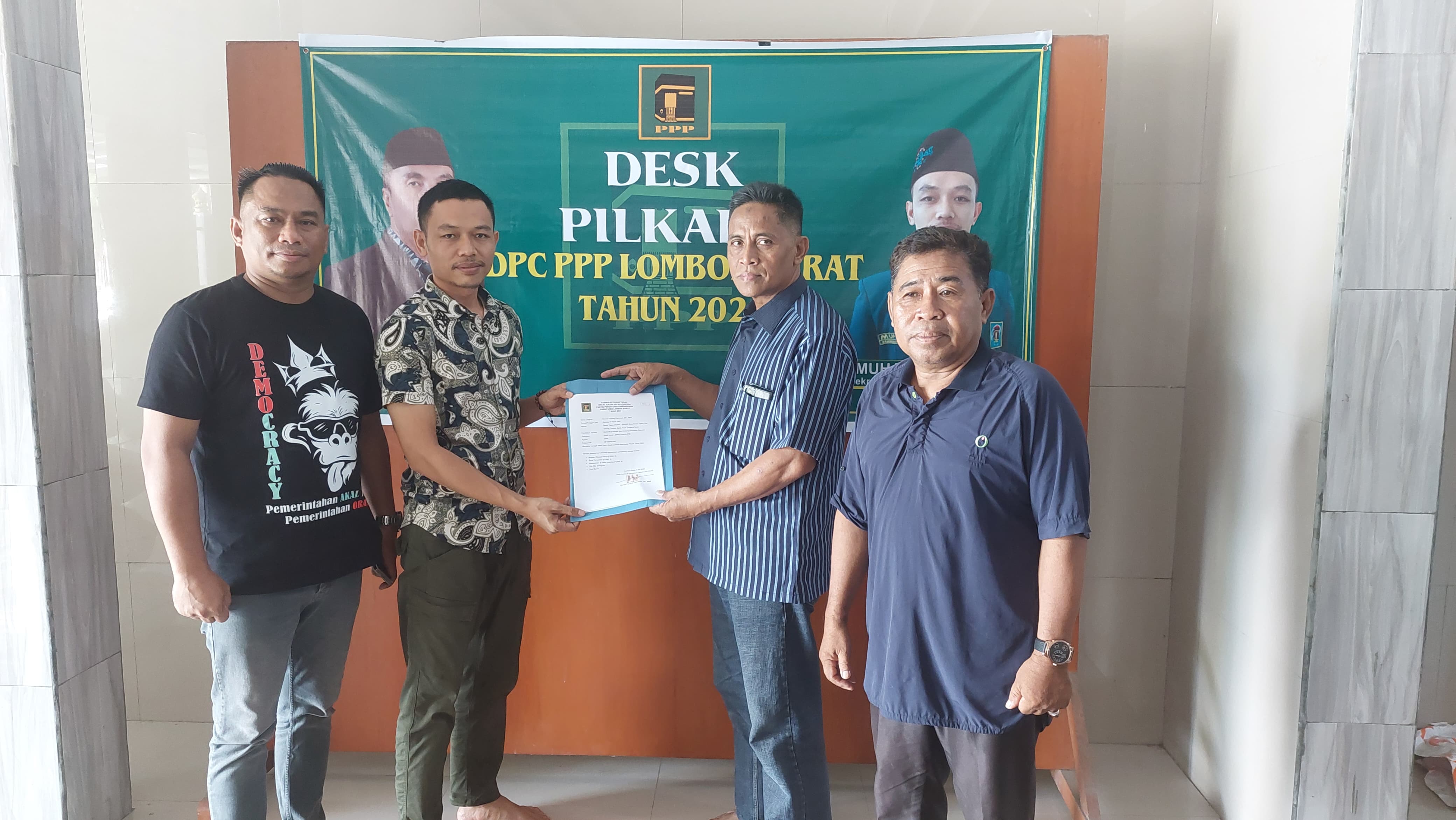 RESMI: Penyerahan berkas pendaftaran bakal calon bupati Lombok Barat untuk Nauvar Furqani Farinduan ke DPC PPP Lombok Barat.