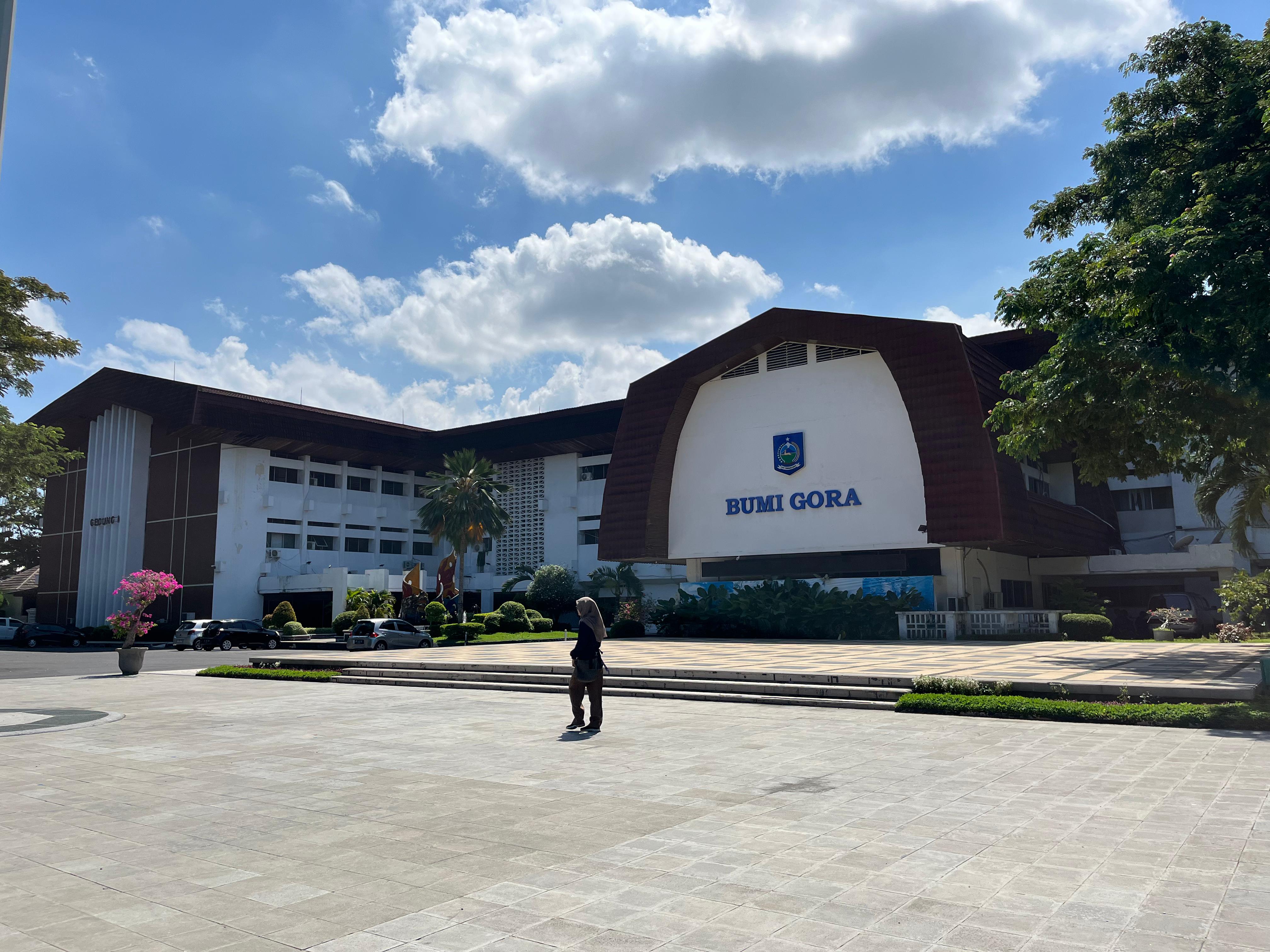 PUSAT PEMERINTAHAN: Lebih dari 100 pegawai ASN yang bekerja di kantor Gubernur NTB, yang beralamat di Pejanggik Nomor 12 ini akan direlokasi ke ruang yang lebih aman.