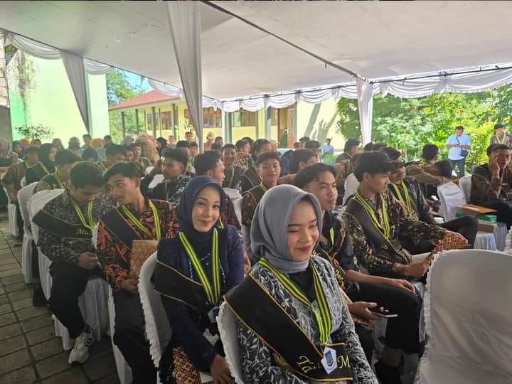 PELEPASAN: Siswa kelas akhir SMKPPN Mataram pada acara pelepasan di sekolah setempat, Selasa (14/5) lalu.