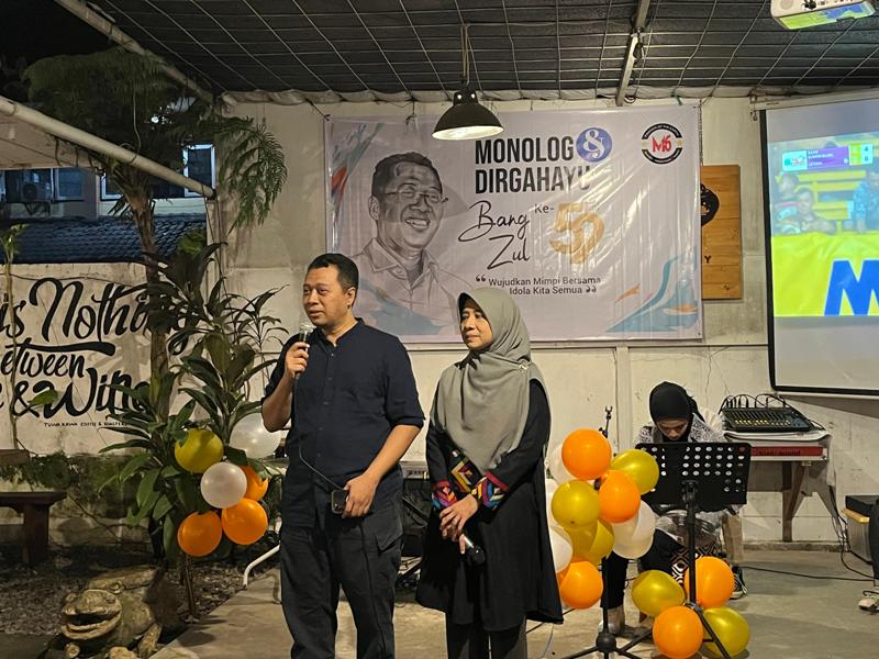 Bang Zul dan Bunda Niken dalam acara Monolog & Dirgahayu Bang Zul ke-52: Wujudkan Mimpi Bersama Idola Kita Semua