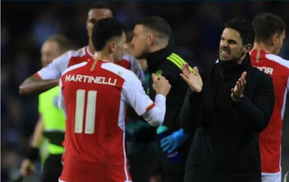 Pelatih Arsenal Mikel Arteta bersama Martinelli.
