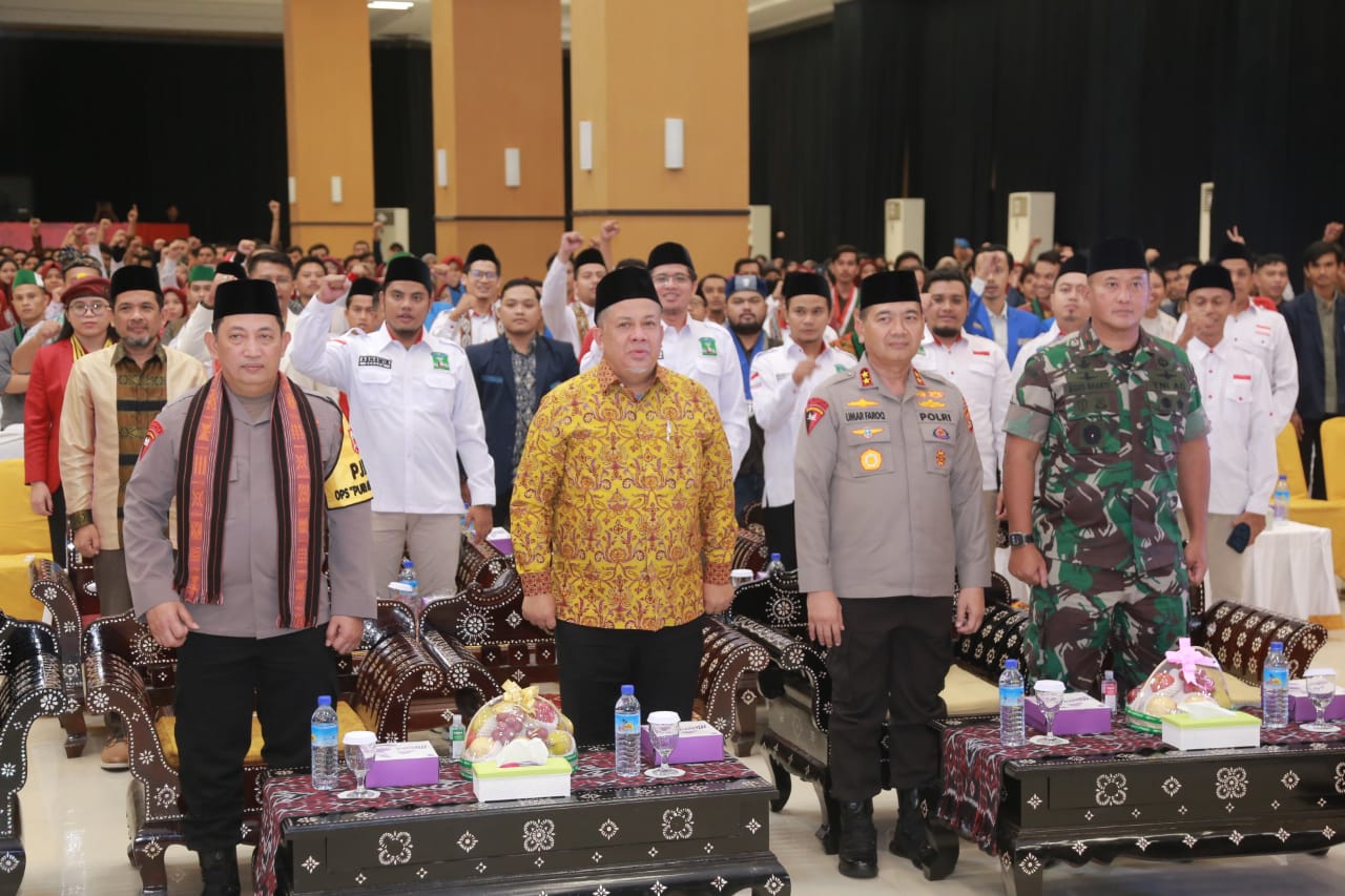 Kapolri Jenderal Pol Listyo Sigit Prabowo (kiri) saat menghadiri Muktamar XIII KAMMI di Islamic Center Mataram, Selasa (21/5).