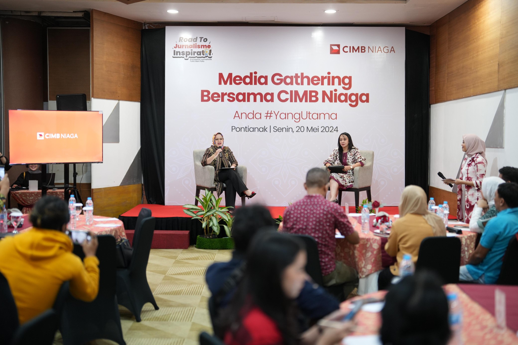 MEDIA GATHERING: Pemaparan sejumlah capaian CIMB Niaga, di Pontianak, kemarin.(CIMB NIAGA FOR LOMBOK POST)