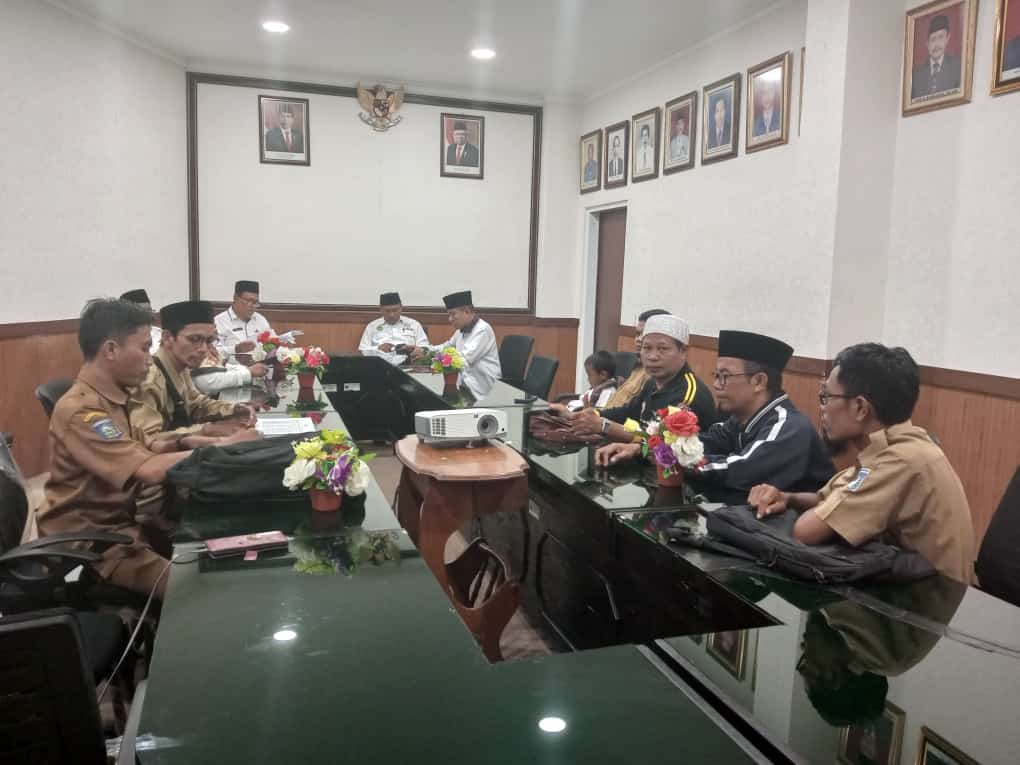 MENGADU: PGA Kota Mataram beradudiensi dengan Kemenag Kota Mataram di Ruang Rapat Kemenag Kota Mataram, Senin (20/5) lalu.