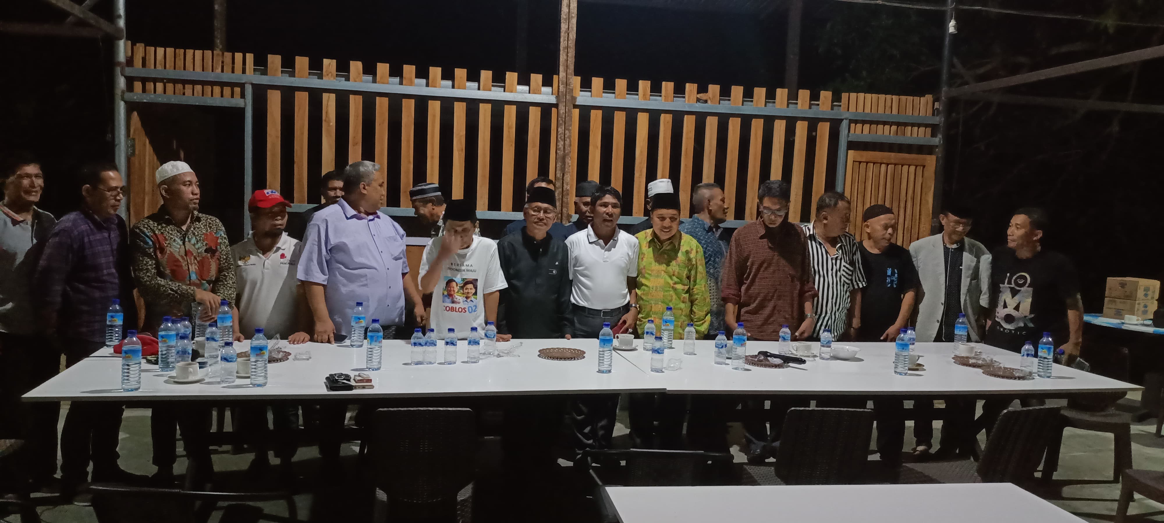 Deklarasi sejumlah tokoh yang mendorong Dr Arsyad Gani sebagai calon wakil gubernur di Pilgub NTB 2024. (FOTO: ISTIMEWA)