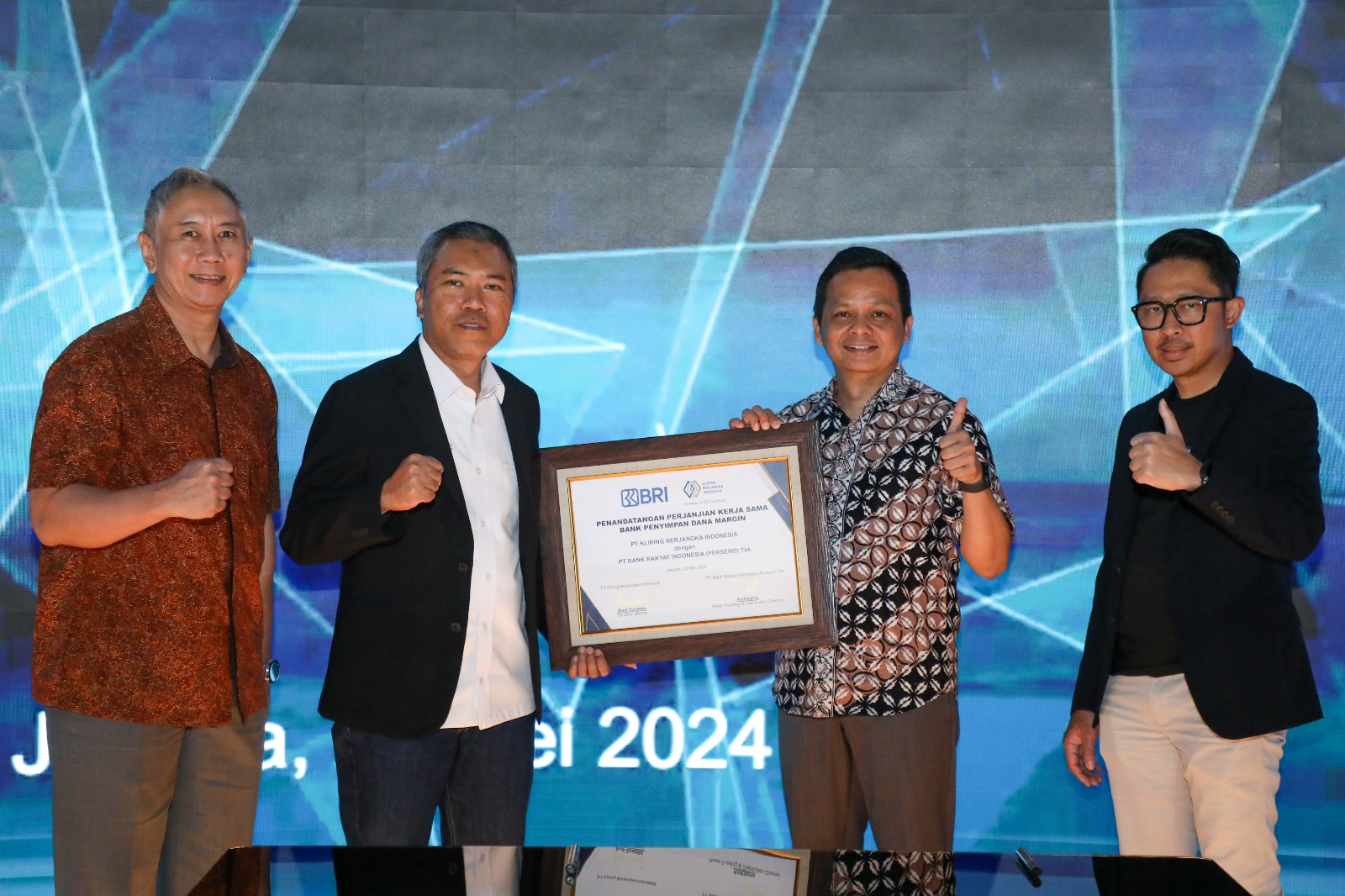 Penandatanganan  MoU antara  BRI dan PT Kliring Berjangka Indonesia (PT KBI) dalam rangka memperkenalkan sistem transaksi bursa berjangka melalui BRI.