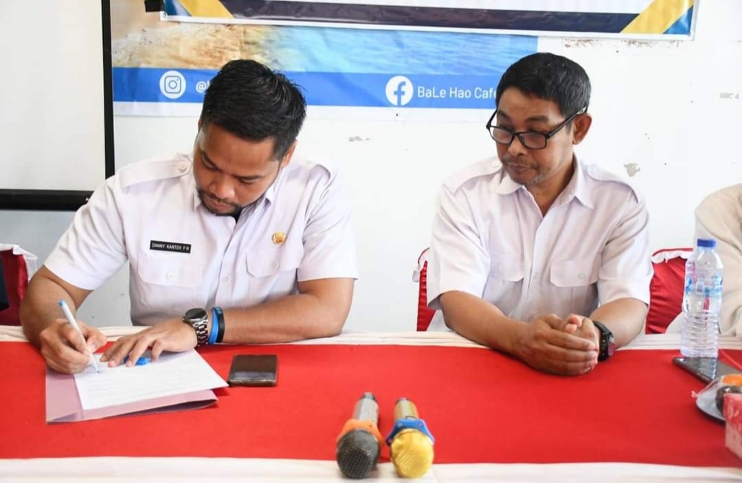 BAHAS STUNTING: Wakil Bupati Lombok Utara Danny Karter Febrianto Ridawan (kiri) bersama Kepala DP2KBPMD Lombok Utara Malasiswadi menunjukan komitmen dan integritas dalam menangani stunting.
