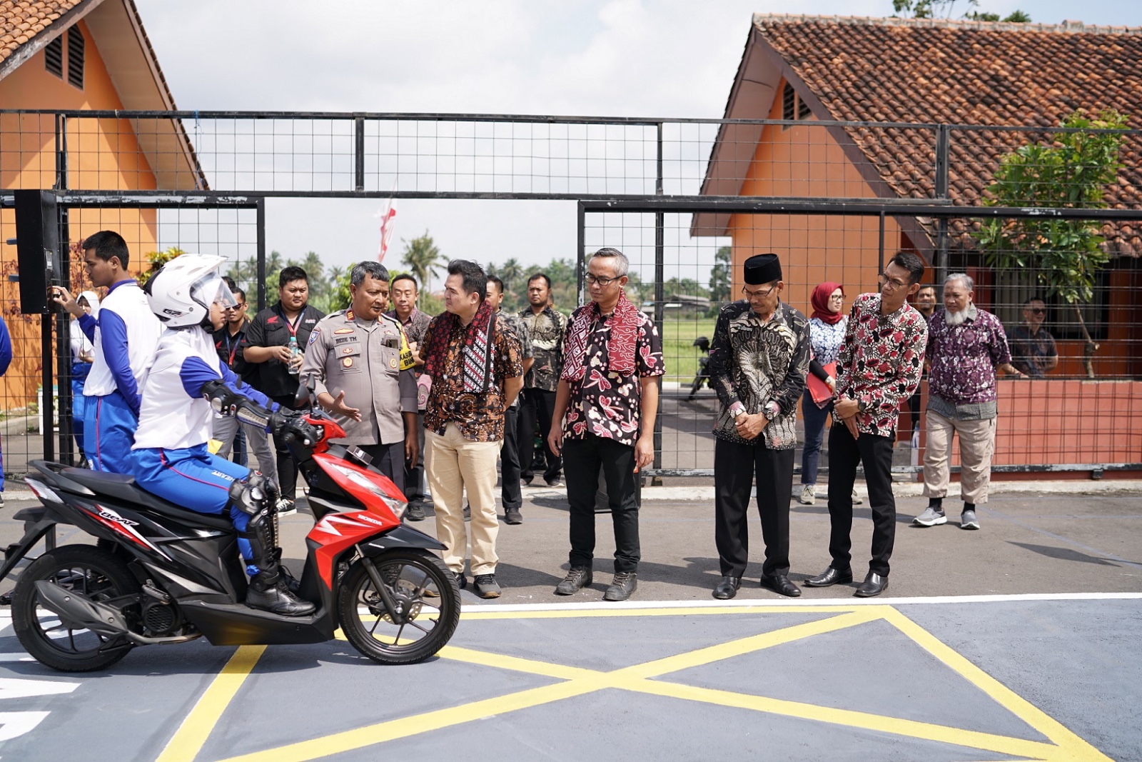Safety riding Lab di Tasikmalaya. (Honda for Lombok Post)